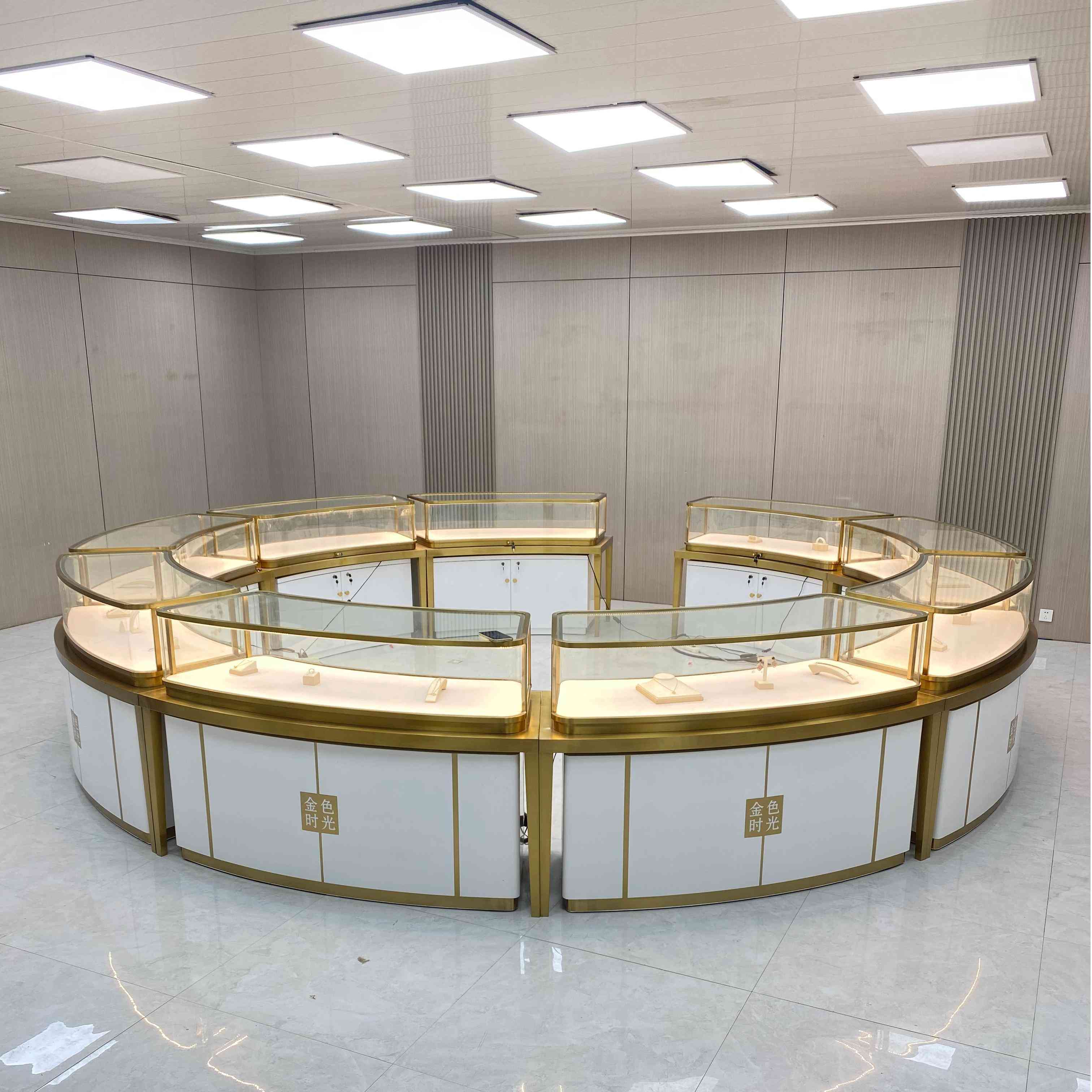 خزانة عرض المجوهرات المول