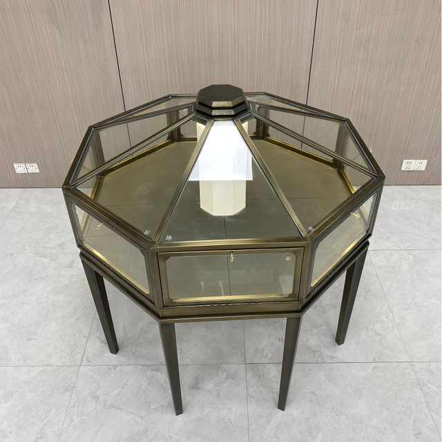 خزانة عرض المجوهرات الأزياء