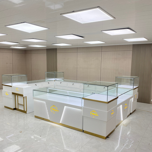 مجموعة خزانة المجوهرات البيضاء