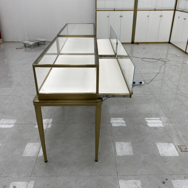 خزانة عرض المجوهرات على شكل مروحة