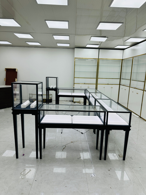 خزانة عرض المجوهرات بالتجزئة