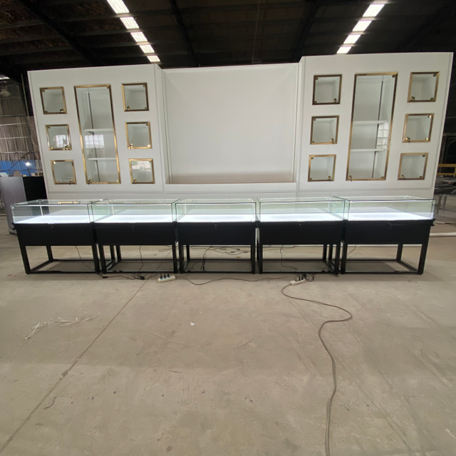 خزانة عرض المجوهرات السوداء